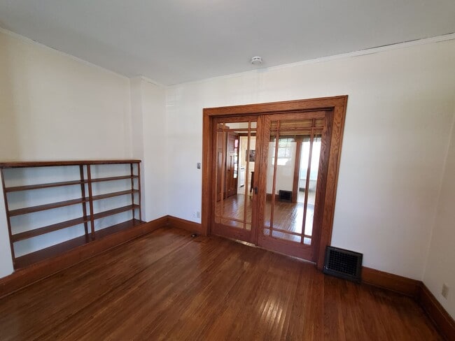 Building Photo - 524 W Seerley Blvd