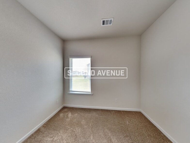 Building Photo - 714 Woody Dr