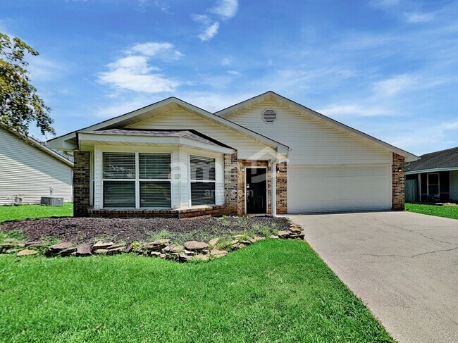 Primary Photo - 2524 Cinema Dr