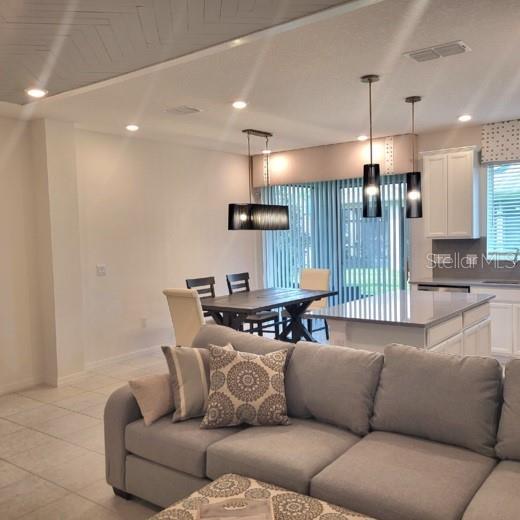 Building Photo - 5749 Skytop Dr
