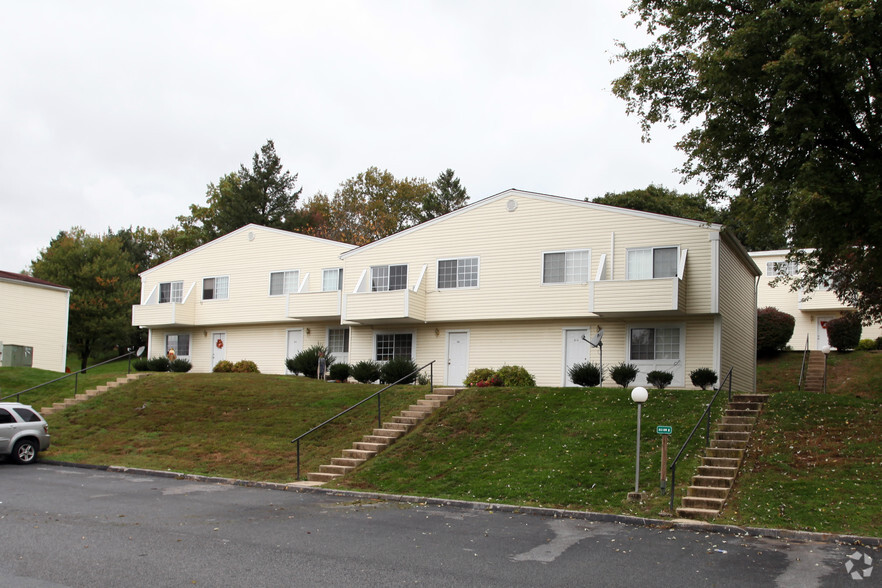 Building Photo - Central Park Townhomes