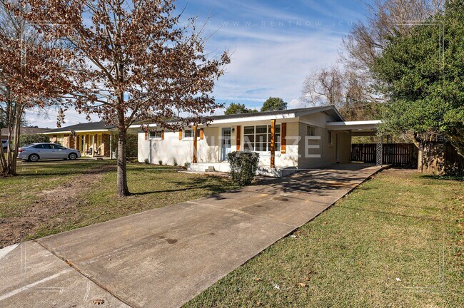 Building Photo - Fully Renovated 3 Bed 2 Bath Home!