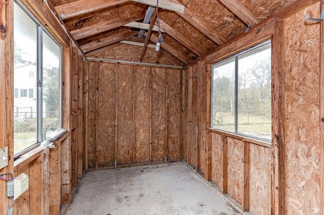 Building Photo - Cozy 2-Bedroom Home in Pascagoula