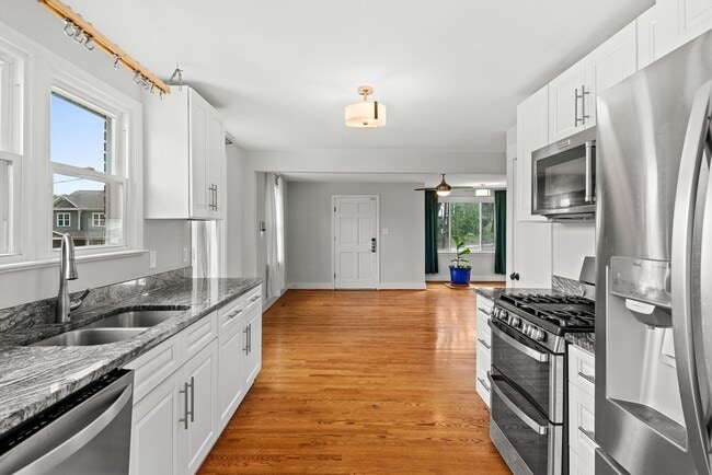 Building Photo - Gorgeous Home in Durham Near Downtown