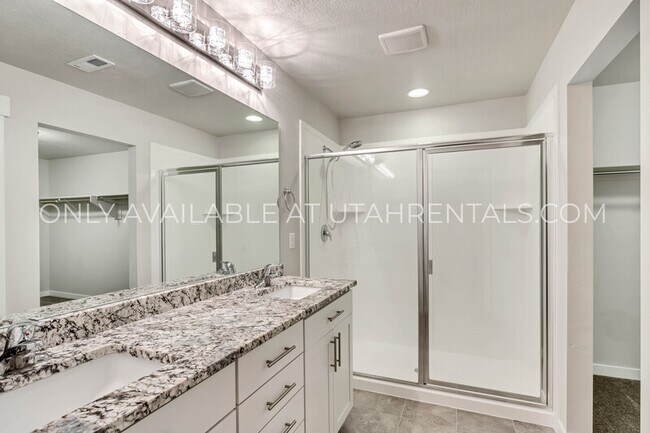 Building Photo - 5002 N Marble Fox Way