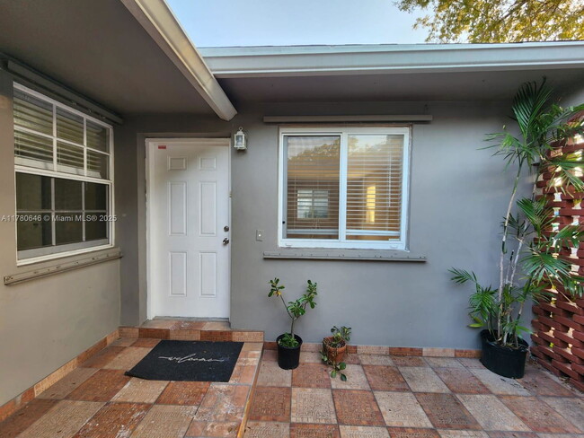 Building Photo - 2763 SW 32nd Ave