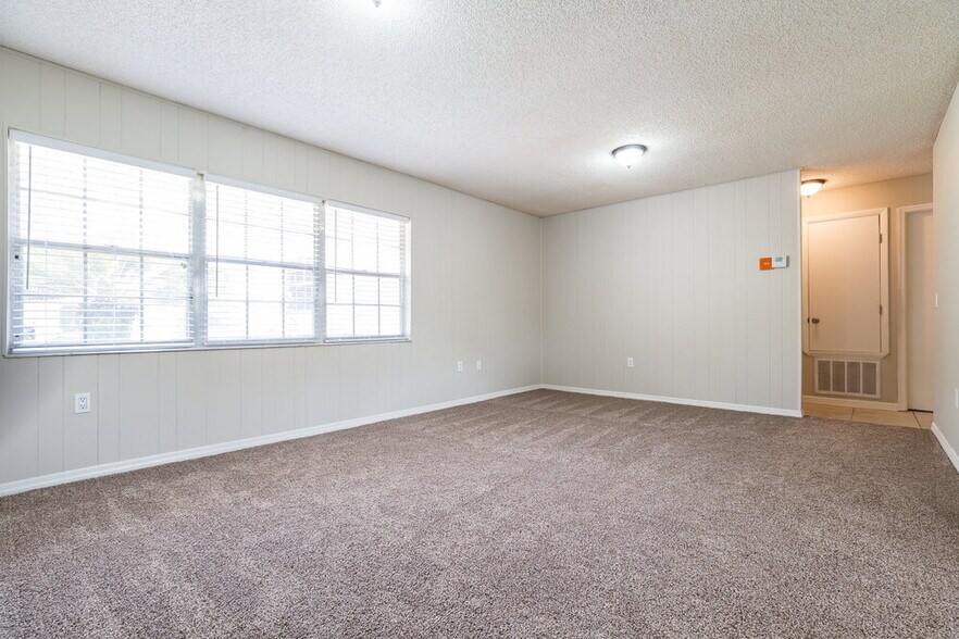 Building Photo - 8564 Cedar Cove Dr