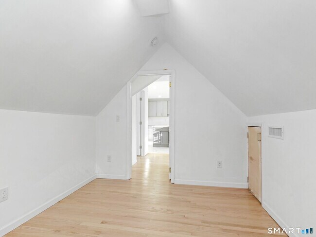 Building Photo - 27 5th St