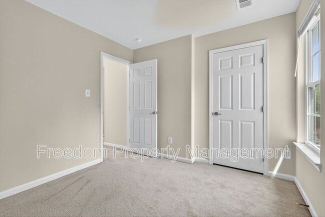 Building Photo - 7629 Hamelin Ln
