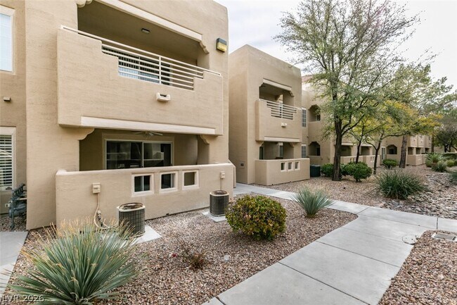 Building Photo - 1909 Villa Palms Ct