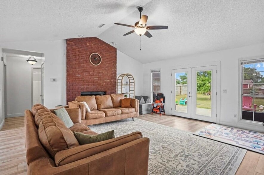 Building Photo - 107 Britt Dr