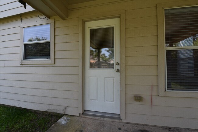 Building Photo - 21603 Falvel Lake Dr