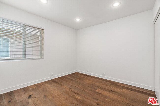 Building Photo - 2508 Arizona Ave