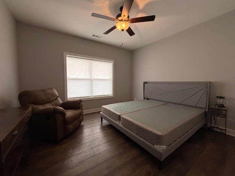 Building Photo - 445 Farmer Cir