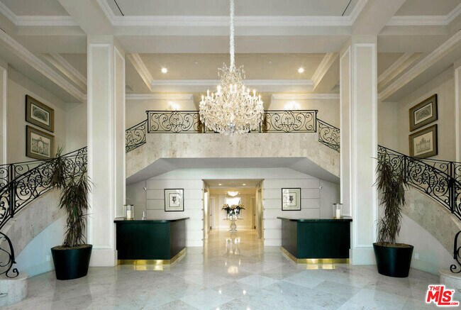 Building Photo - 425 N Maple Dr