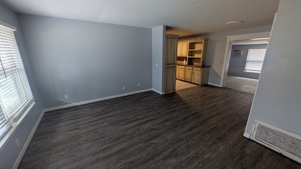 Building Photo - 1737 Westchester Drive