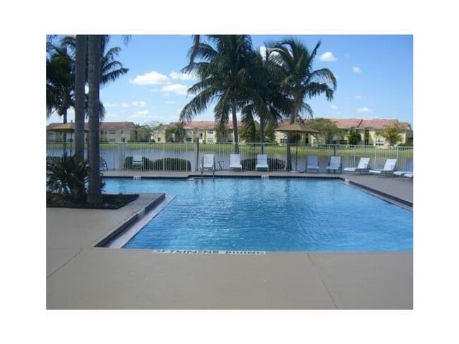 Building Photo - Remodeled 2 Bedroom / 2 Bathroom Condo wit...