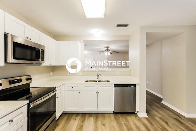 Building Photo - 3 Bedroom Pet-Friendly Home in Seffner, FL with Main Street Renewal