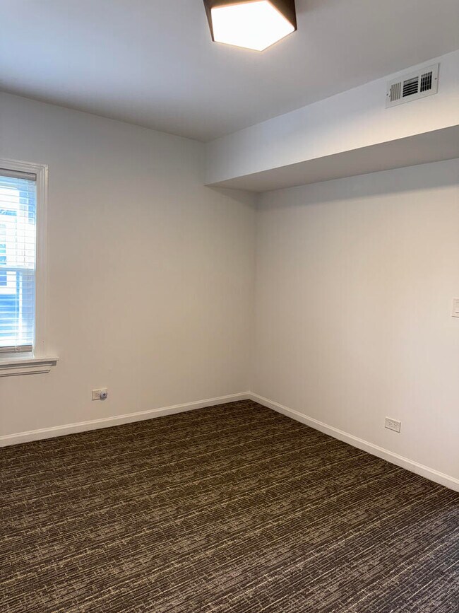Building Photo - 538 N Taylor Ave