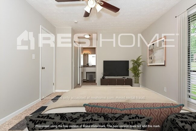 Building Photo - 3011 Woodfield Dr