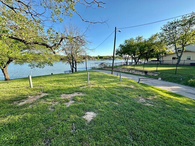 Building Photo - 1518 Sioux Trail