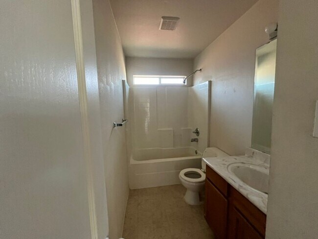 Building Photo - 414 Brittney Way