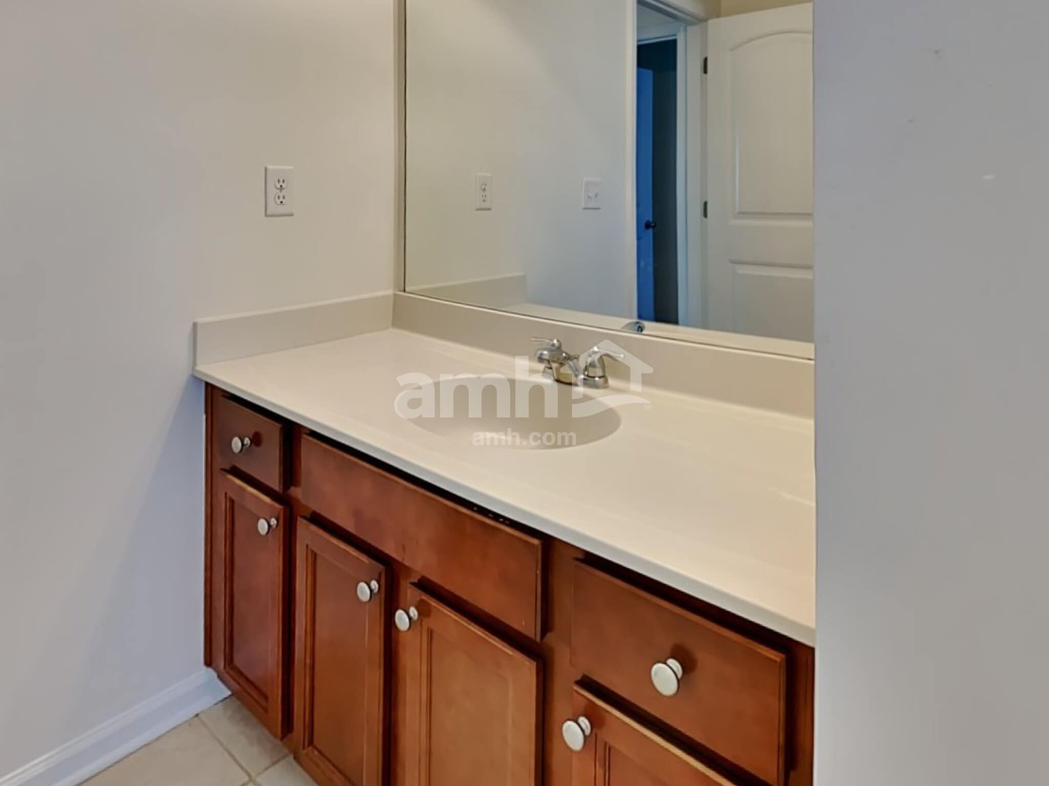 Building Photo - 687 Ivy Chase Loop