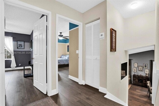 Building Photo - 18071 Clear Brook Cir