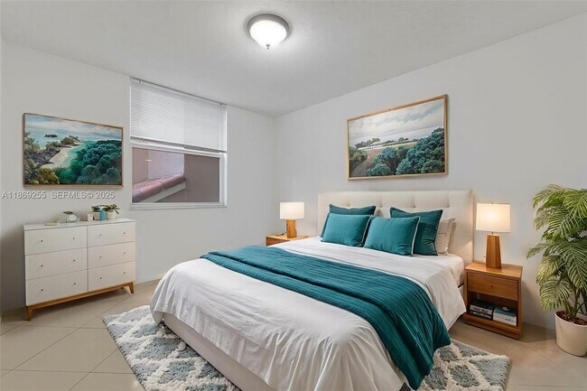 Building Photo - 1900 Van Buren St