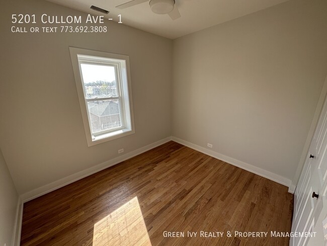 Building Photo - Remodeled 3 Bed 2 Bath with Tandem Parking...