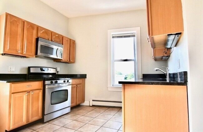 Building Photo - 17 Savin Hill Ave