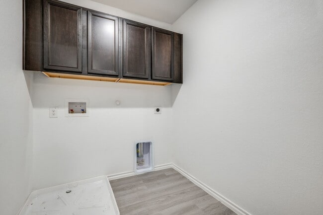 Building Photo - 3537 Brentwood Dr