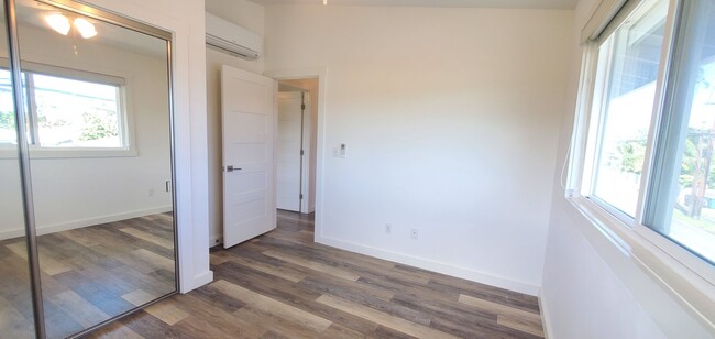 Building Photo - Spacious 2 bed, 1 bath upgraded unit in Ka...