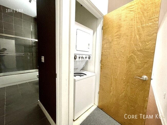 Building Photo - 2911 Cherry St