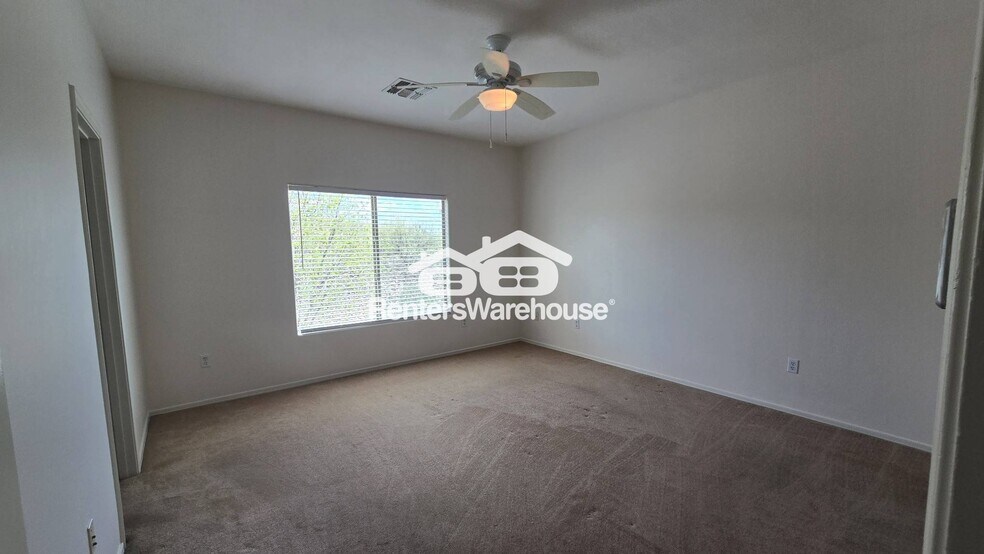 Building Photo - 1126 E Mt Shibell Dr