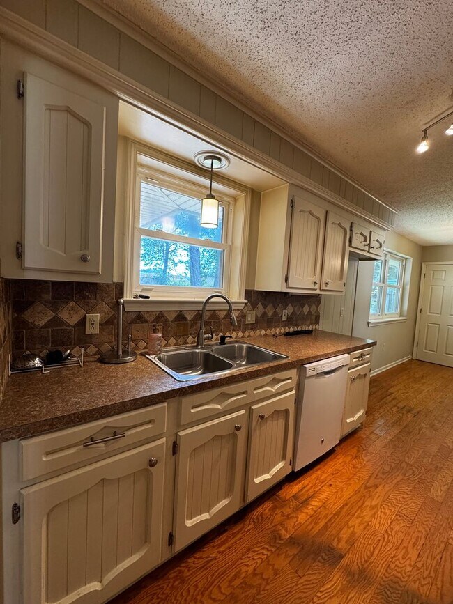 Building Photo - 3BD/2BA House for Lease in Jackson Park - Central Community