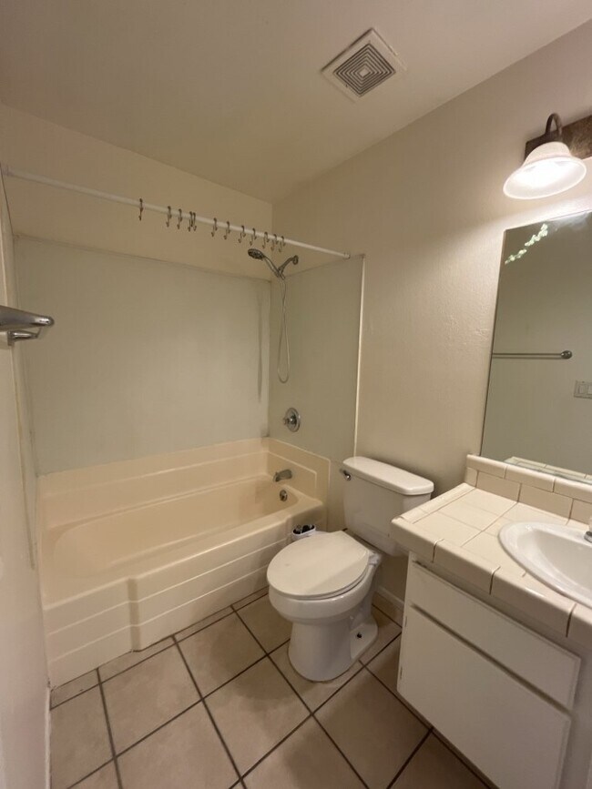 Building Photo - 2722 Kline Cir