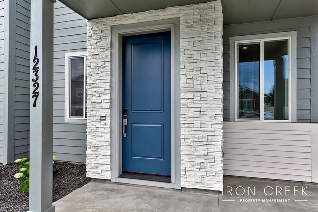Building Photo - Welcome to your like-new townhome in the h...