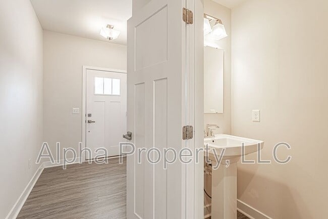 Building Photo - 300 Huntingdale Pl
