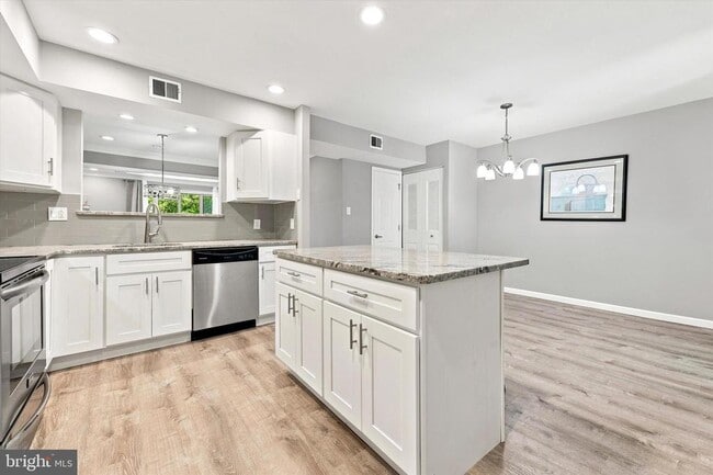 Building Photo - 106 Woodside Cir