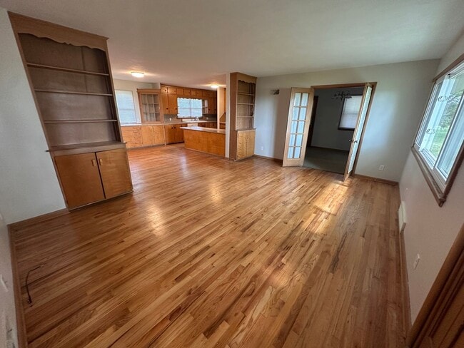 Building Photo - Louisville Farmhouse With Walkout basement