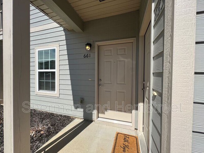 Primary Photo - 661 Dobhill Ln