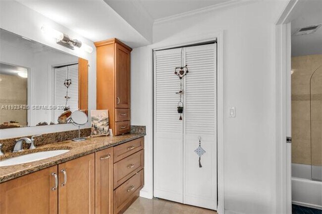 Building Photo - 255 Galen Dr