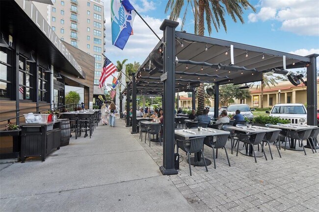 Building Photo - 157 9th Ave N