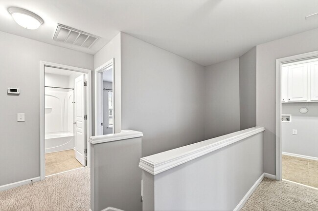 Building Photo - Cozy 3BR Townhouse in Glenwood Crossing!