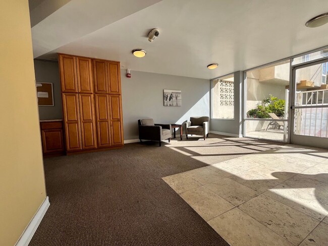 Building Photo - Remodeled 1 Bedroom Condo in the Heart of ...