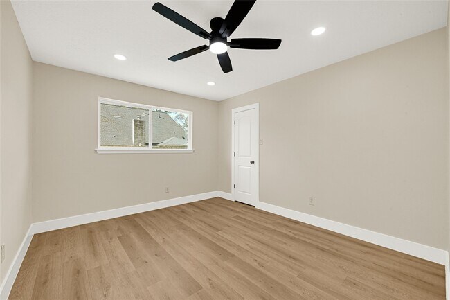 Building Photo - 3203 Falling Brook Dr