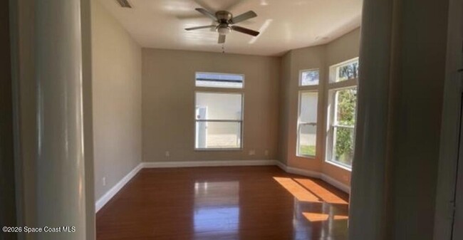 Building Photo - 1070 Hollister Dr