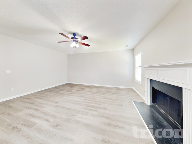 Building Photo - 2135 Mulberry Ln