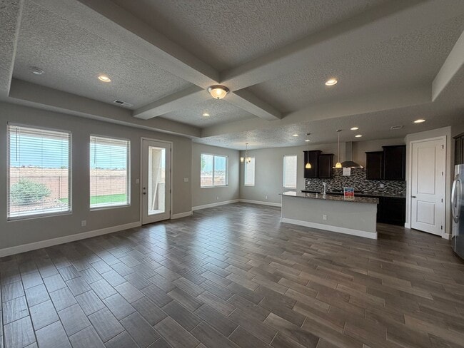 Building Photo - Luxury Single Story 3 Bedroom Plus Office / Sitting Room Recent Construction Available in Exclusi...
